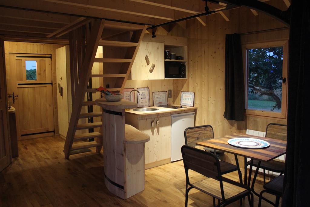 Domaine Des Grands Cedres Bed & Breakfast Cordelle ภายนอก รูปภาพ