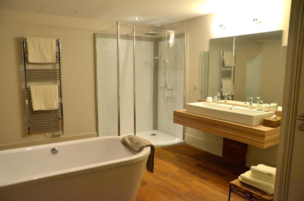 Domaine Des Grands Cedres Bed & Breakfast Cordelle ห้อง รูปภาพ