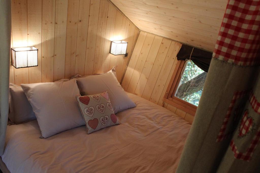 Domaine Des Grands Cedres Bed & Breakfast Cordelle ห้อง รูปภาพ