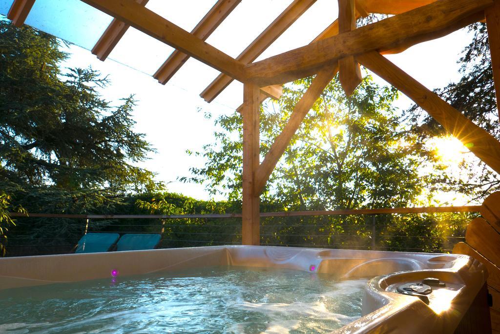 Domaine Des Grands Cedres Bed & Breakfast Cordelle ภายนอก รูปภาพ